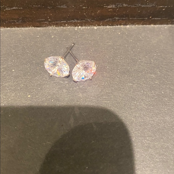 Elegant Round Silver Sparkling CZ Stud Earrings - Picture 4 of 6